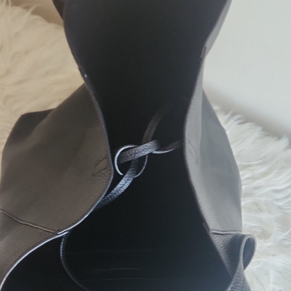 Michael Kors Elegant Black Tote - Picture 11 of 12
